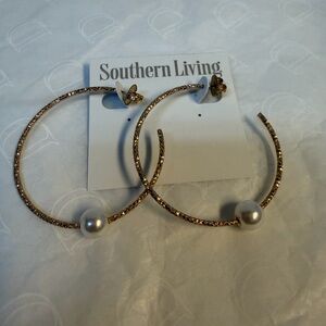 Southern Living Gold Textured Hoop Earrings with Pearl